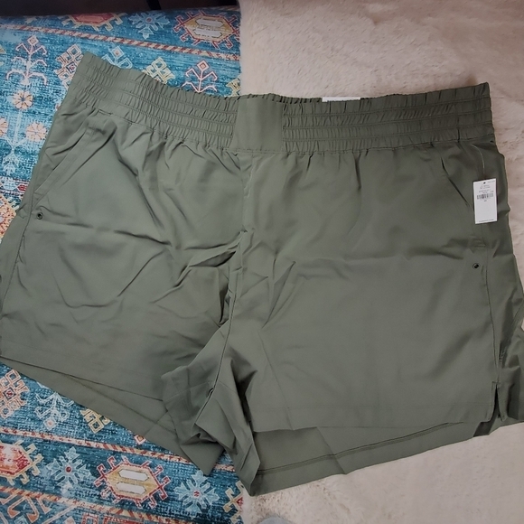 Old Navy High-Waisted StretchTech Shorts Women 4-inch inseam 4X BNWT - Picture 4 of 12